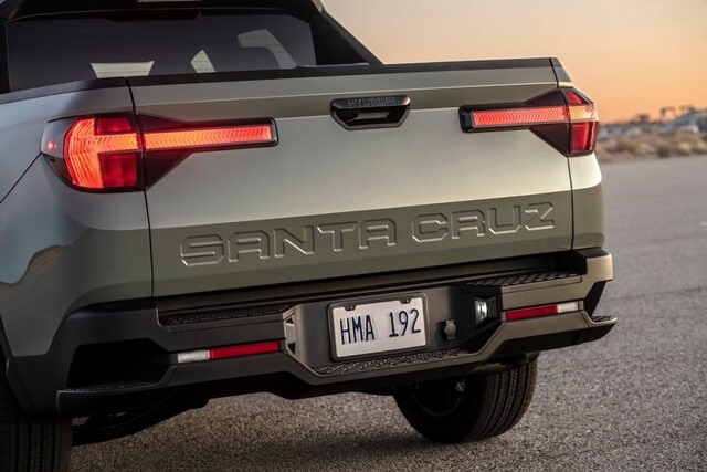 Hyundai-Santa-Cruz-den-hau