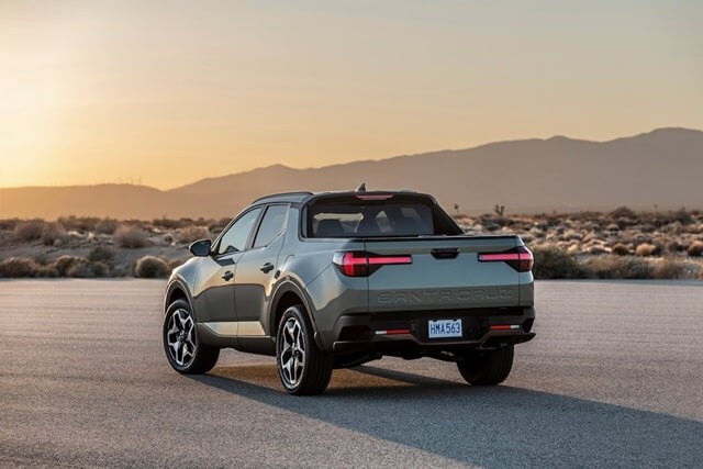 Hyundai-Santa-Cruz-hong-va-duoi-xe