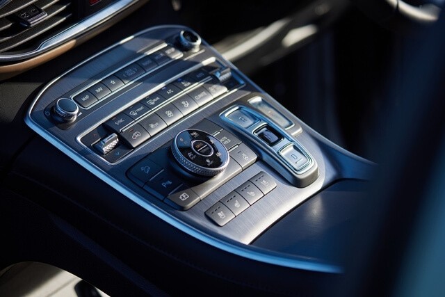 Hyundai-Santafe-Hybrid-trung-tam-dieu-khien
