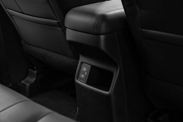 Hyundai-Stargazer-cong-sac-cho-hang-ghe-sau