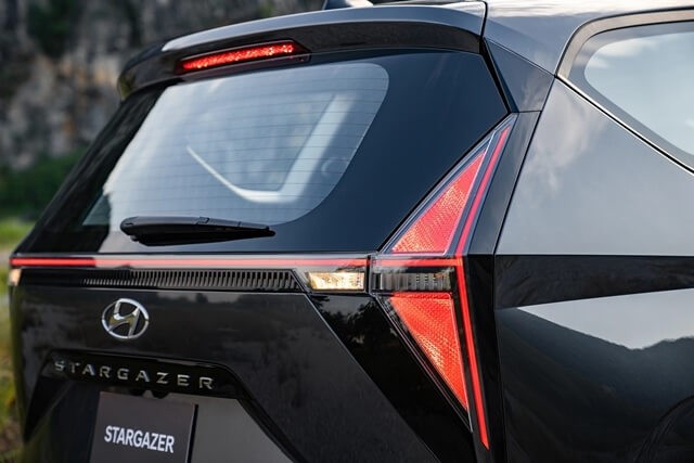 Hyundai-Stargazer-den-hau
