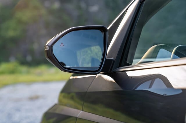 Hyundai-Stargazer-guong-chieu-hau