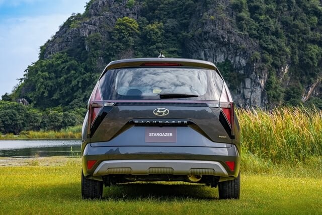 Hyundai-Stargazer-thiet-ke-duoi-xe