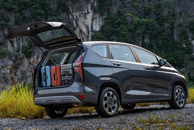Hyundai-Stargazer-thiet-ke-khoang-hanh-ly