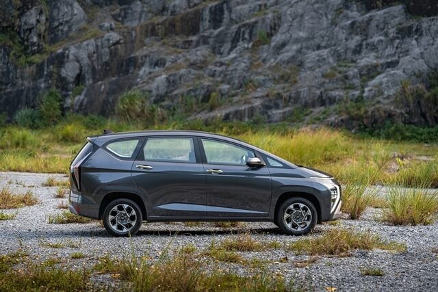Hyundai-Stargazer-thiet-ke-than-xe