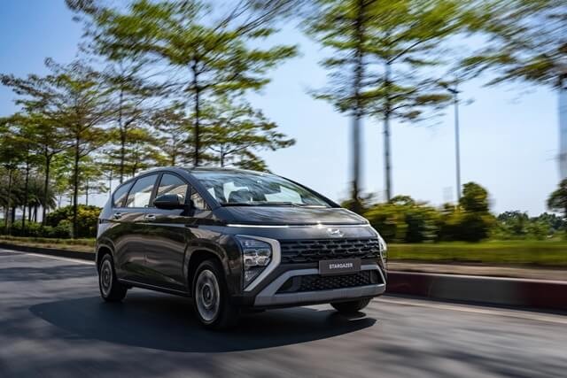 Hyundai-Stargazer-van-hanh