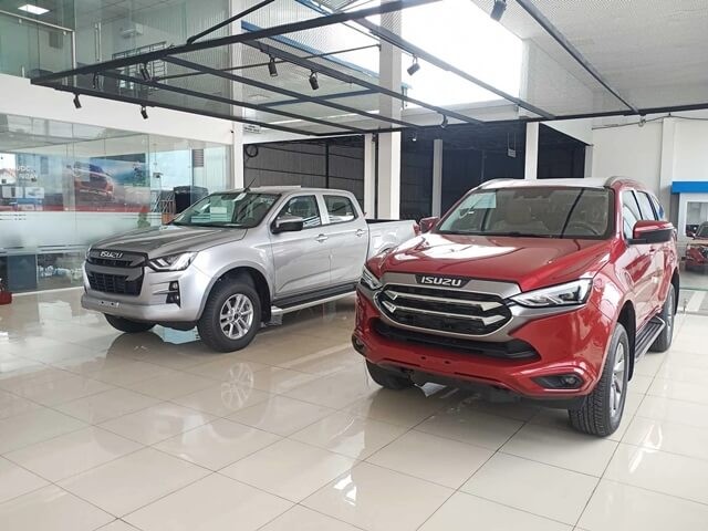 Isuzu-Mu-X-ra-mat-tai-viet-nam