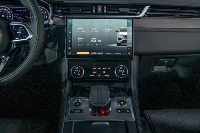 Jaguar-F-Pace-man-hinh-thong-tin-giai-tri
