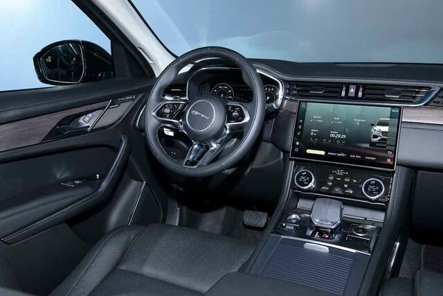 Jaguar-F-Pace-vo-lang