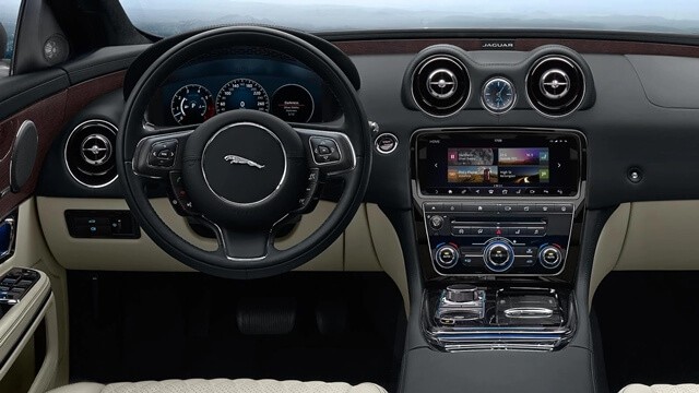 Jaguar-XJ-noi-that-khoang-lai