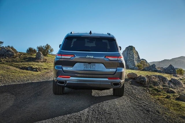 Jeep-Grand-Cherokee-L-phan-duoi-xe