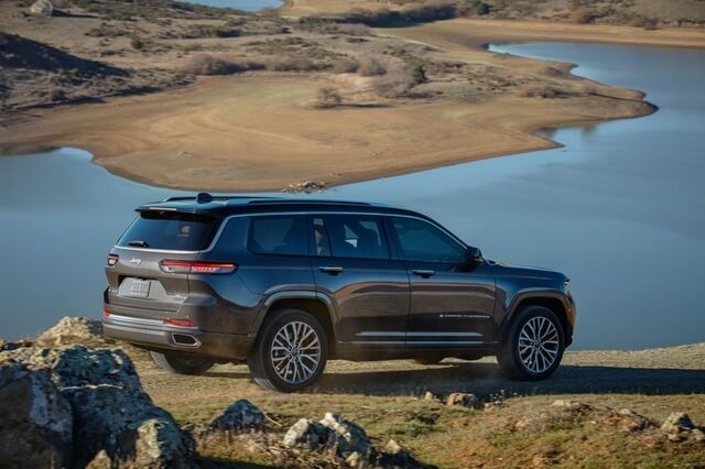 Jeep-Grand-Cherokee-L-phan-than-xe