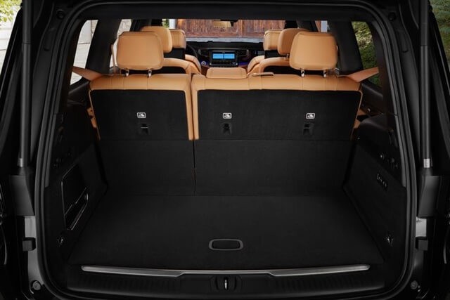 Jeep-Grand-Wagoneer-khoang-hanh-ly