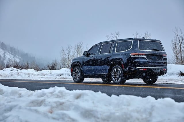 Jeep-Grand-Wagoneer-than-xe