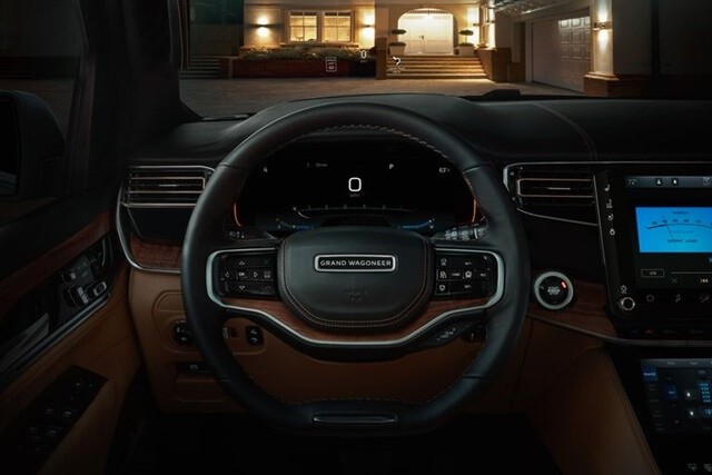 Jeep-Grand-Wagoneer-vo-lang