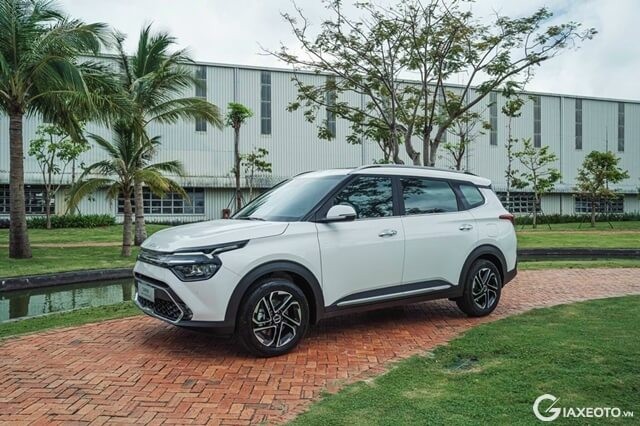 Kia-Carens-gia-xe-giaxeoto
