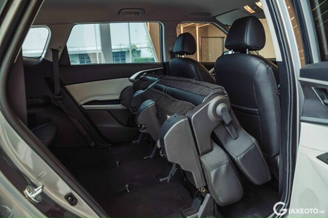 Kia-Carens-hang-ghe-thu-2-giaxeoto
