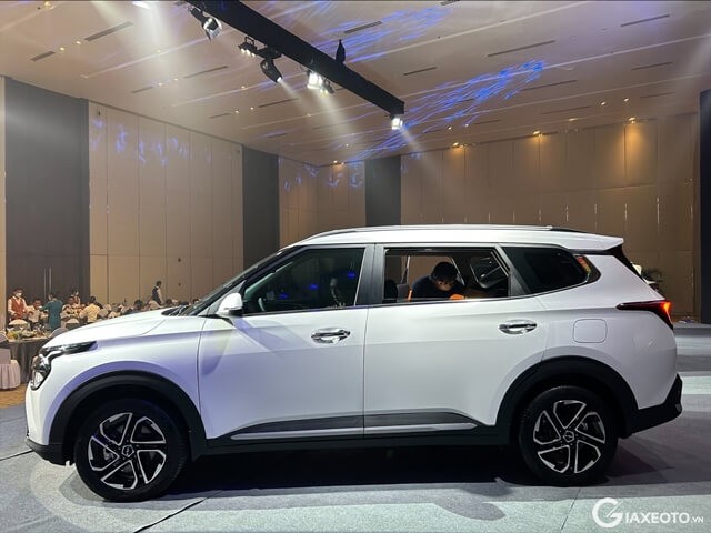 Kia-Carens-than-xe-giaxeoto