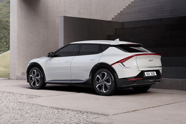 Kia-EV6-hong-va-duoi-xe