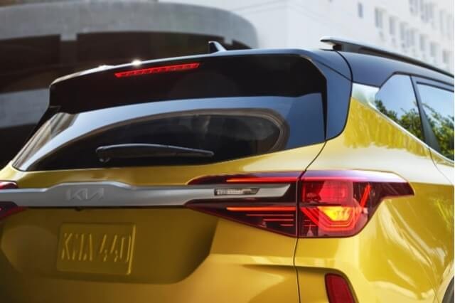 Kia-Seltos-2022-den-hau
