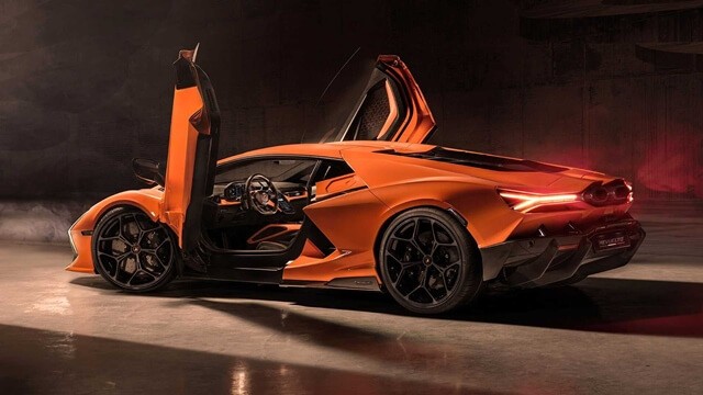 Lamborghini-Revuelto-cua-xe