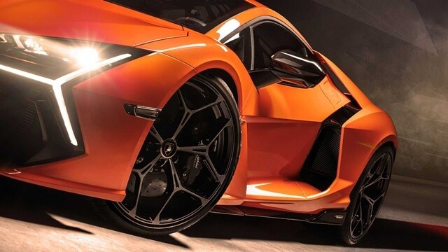 Lamborghini-Revuelto-den-pha