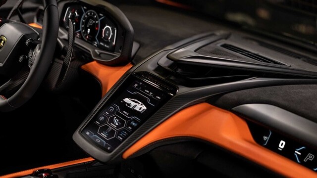 Lamborghini-Revuelto-man-hinh-giai-tri