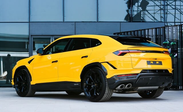 Lamborghini-Urus-Performante-hong-xe