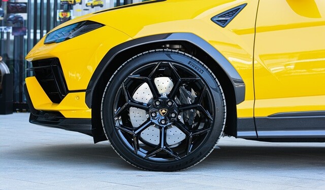 Lamborghini-Urus-Performante-la-zang