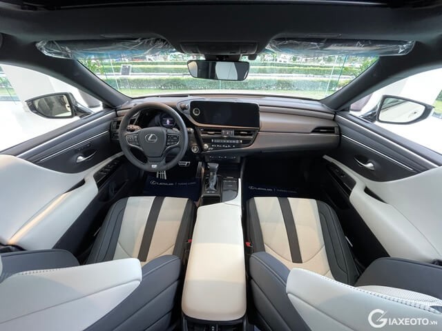 Lexus-ES250-F-Sport-khoang-gian-khoang-lai