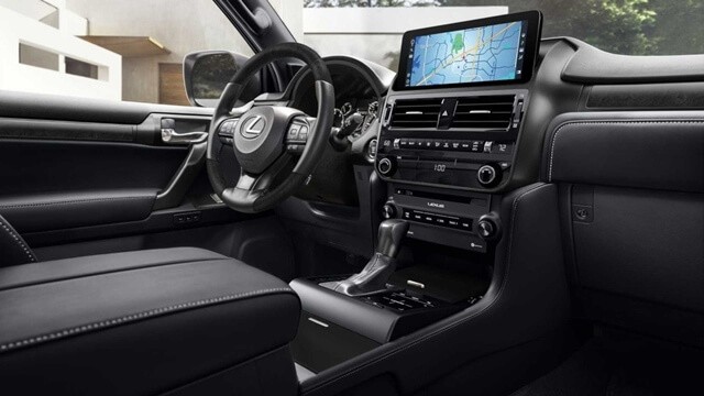 Lexus-GX460-2022-vo-lang-va-trung-tam-dieu-khien