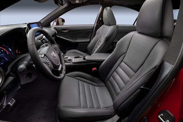 Lexus-IS-500-F-Sport-Performan-khoang-lai