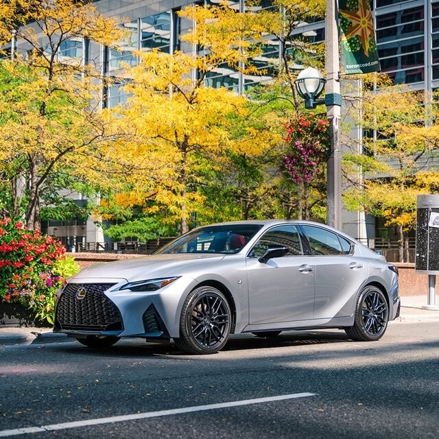 Lexus-IS300-F-Sport-gia-xe