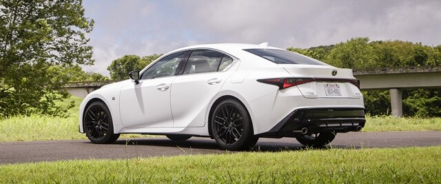 Lexus-IS300-F-Sport-hong-xe