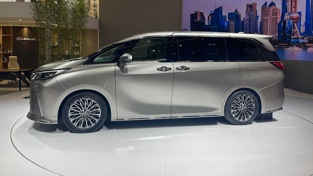 Lexus-LM500h-phan-than-xe