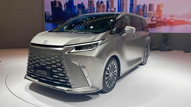 Lexus-LM500h-ra-mat