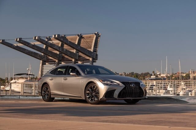 Lexus-LS-500-2022-co-gia-bao-nhieu