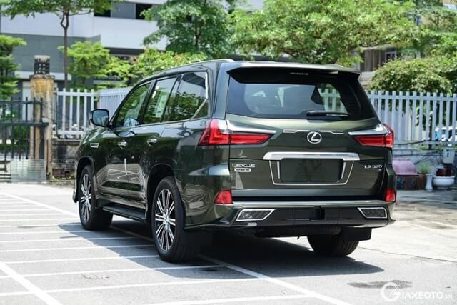 Lexus-LX570-Super-Sport-04-cho-mau-xanh-hong-xe