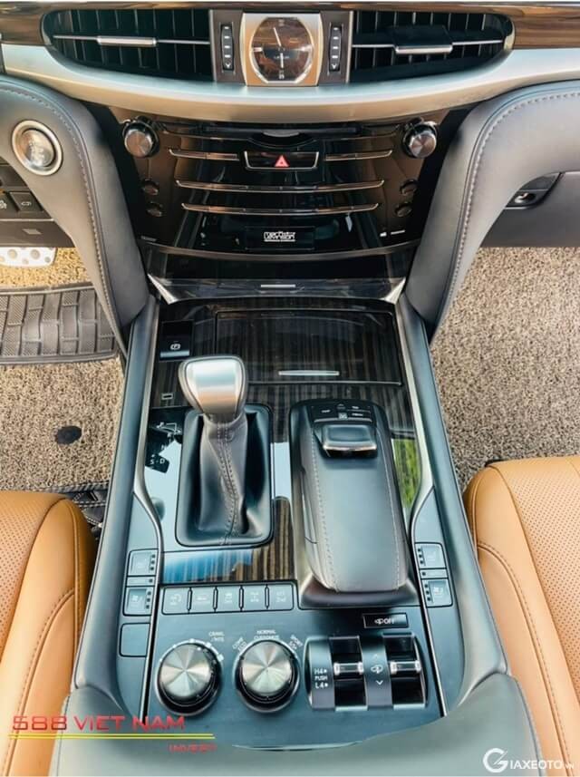 Lexus-LX570-Super-Sport-2021-trung-tam-dieu-khien