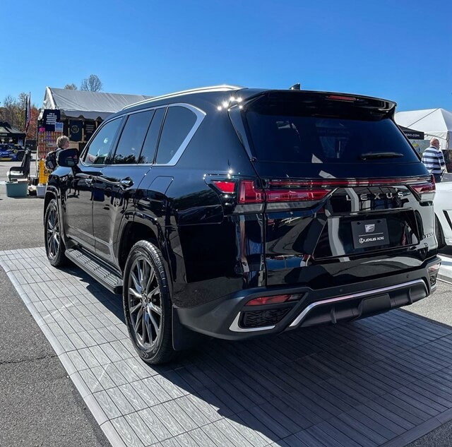 Lexus-LX600-F-Sport-hong-xe