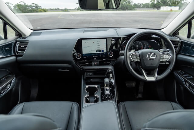 Lexus-NX-250-noi-that