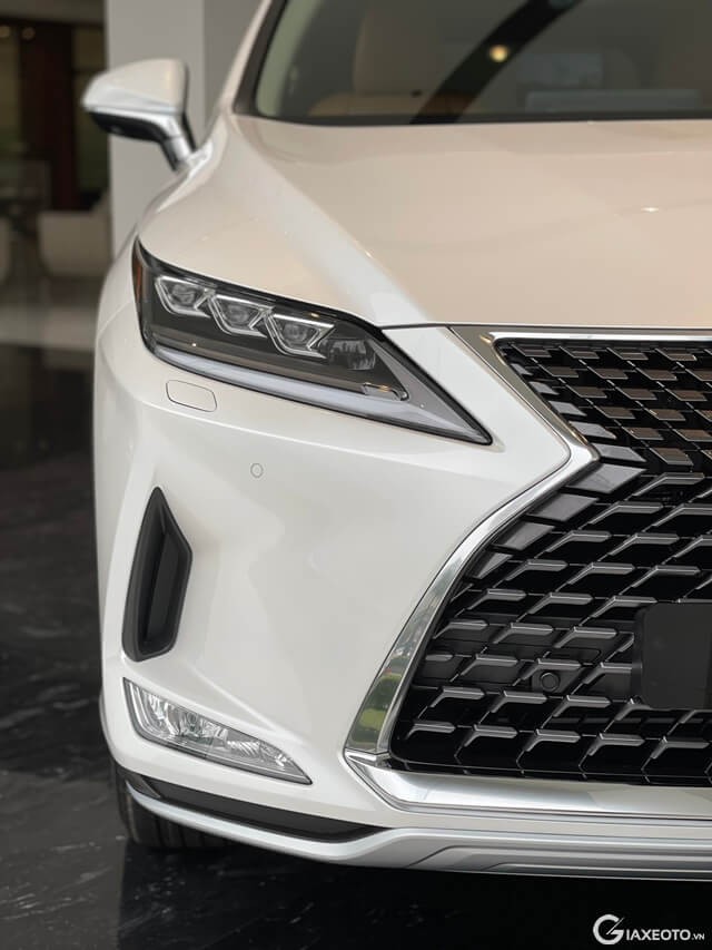 Lexus-RX350-2022-can-canh-luoi-tan-nhiet-va-den-xe