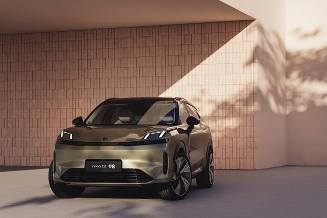 Lynk-Co-08-ra-mat