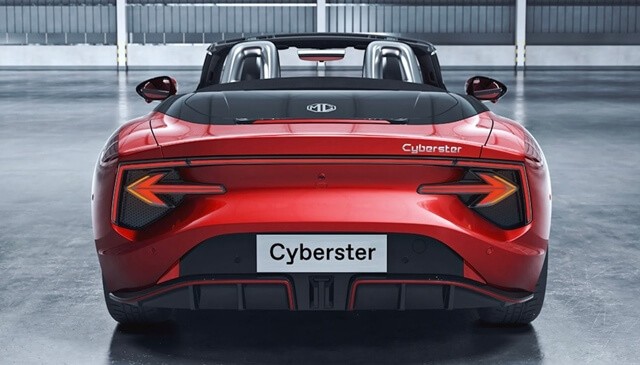 MG-Cyberster-duoi-xe