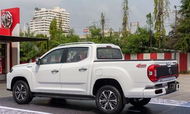 MG-Extender-hong-xe