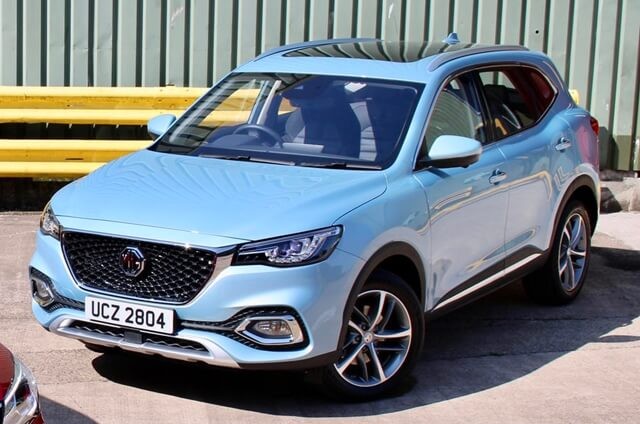 MG-HS-Plug-in-gia-bao-nhieu
