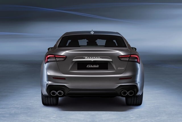 Maserati-Ghibli-Hybrid-duoi-xe