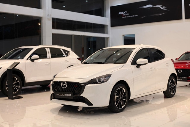 Mazda-2-Sport-gia-xe