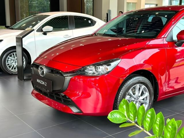 Mazda-2-den-pha