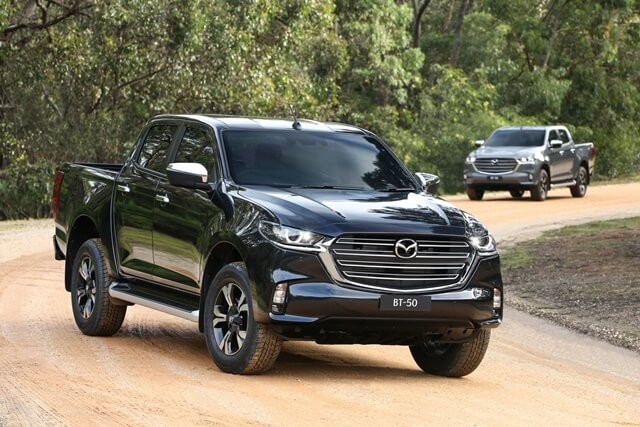 Mazda-BT-50-2021-suon-xe